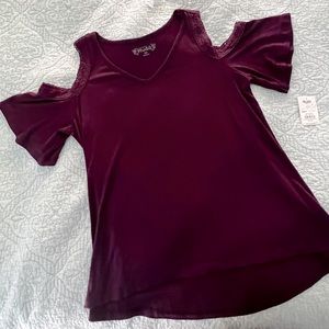 Brand New w/ tags . XXS womens open shoulder top. Wine color .